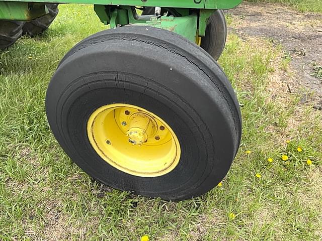 Image of John Deere 4520 equipment image 3