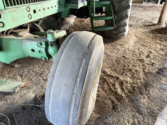 Image of John Deere 4520 equipment image 1