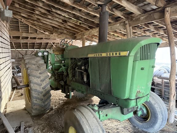 Image of John Deere 4520 equipment image 3