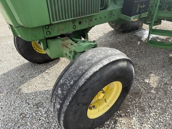 Image of John Deere 4520 equipment image 3