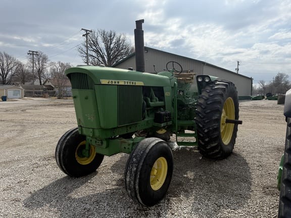 1969 John Deere 4520 Equipment Image0