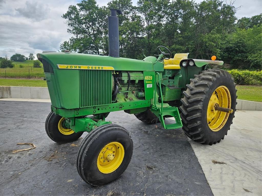 Image of John Deere 4520 Primary image