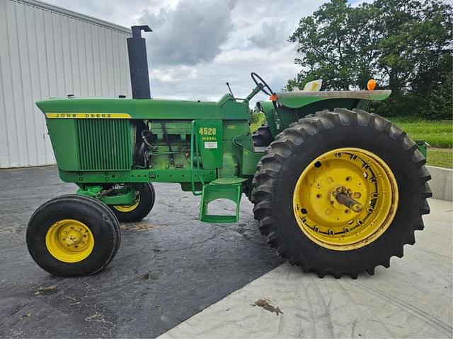Image of John Deere 4520 equipment image 1