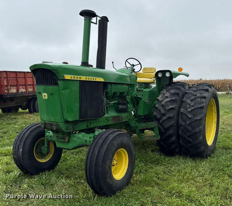 Image of John Deere 4520 Primary image