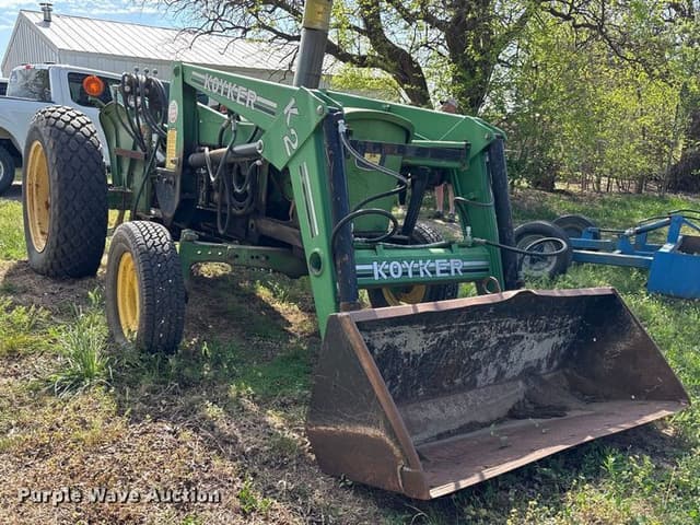 Image of John Deere 820 equipment image 2