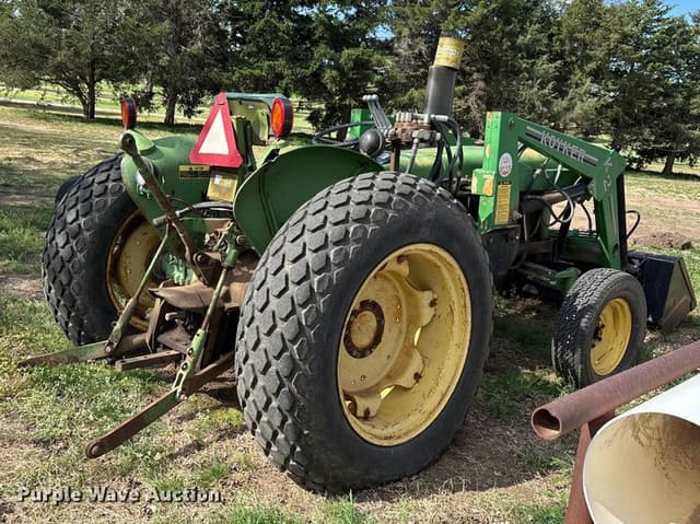 Image of John Deere 820 equipment image 3