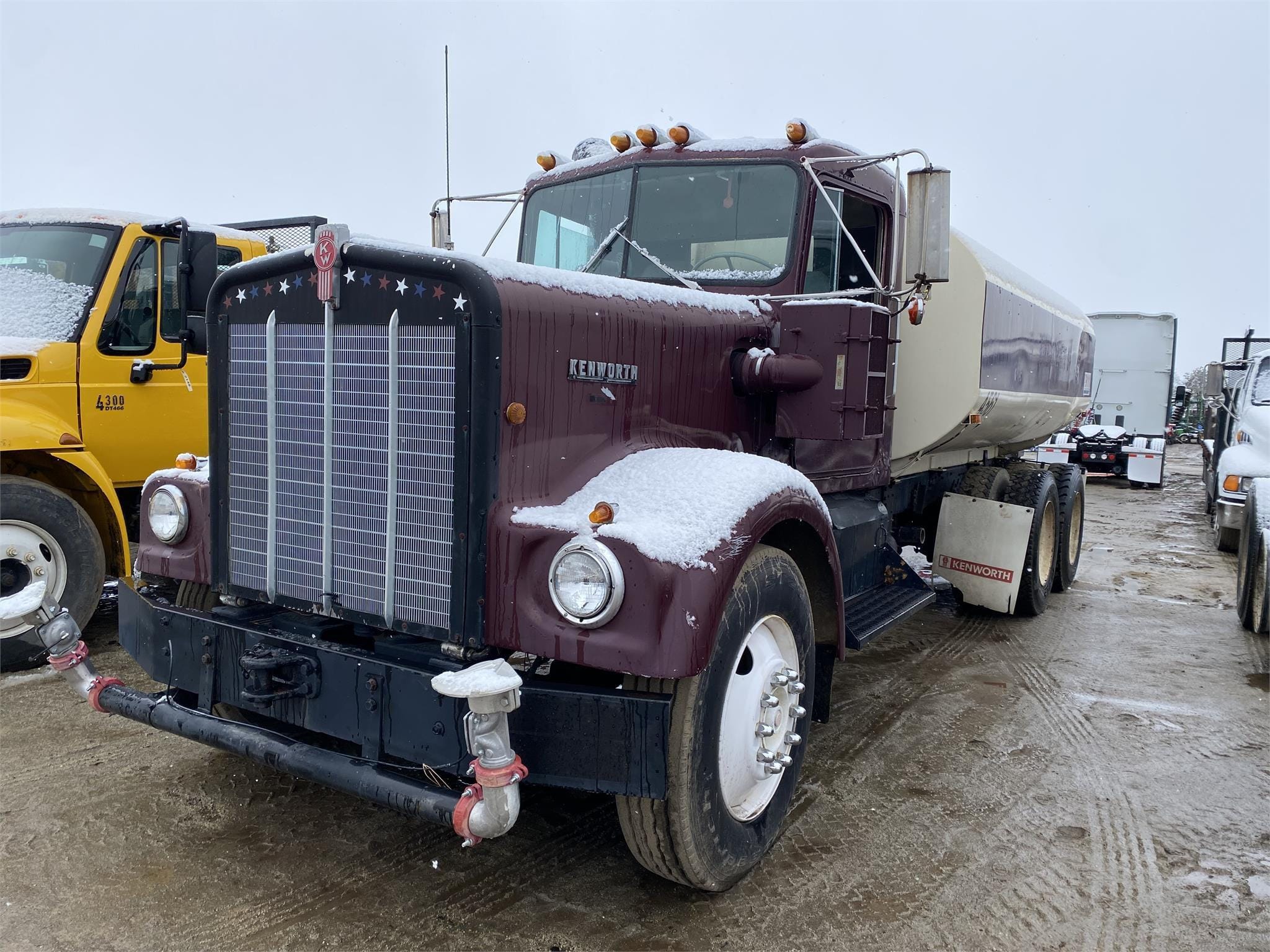 Main image Kenworth W900A