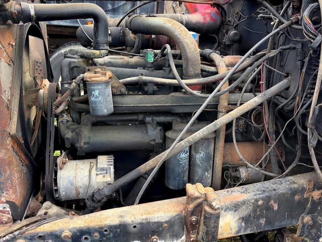 Image of Mack R685ST equipment image 2