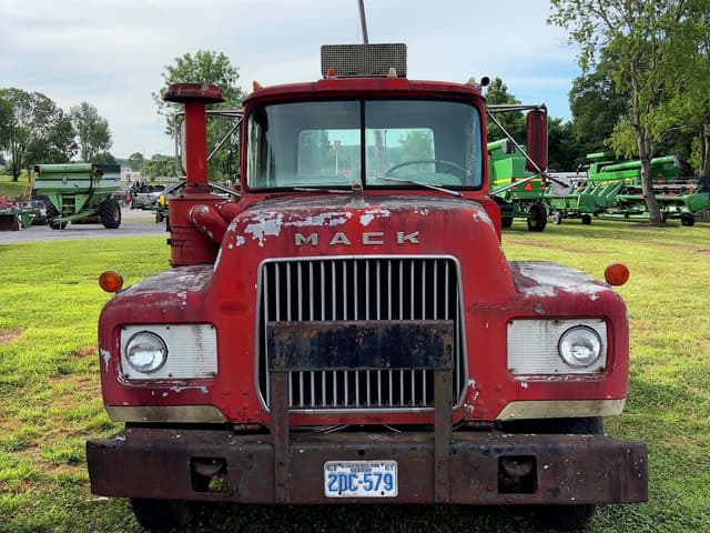 Image of Mack R685ST equipment image 4
