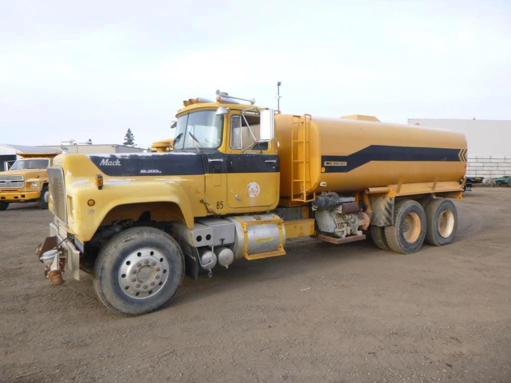 Main image Mack RL700L