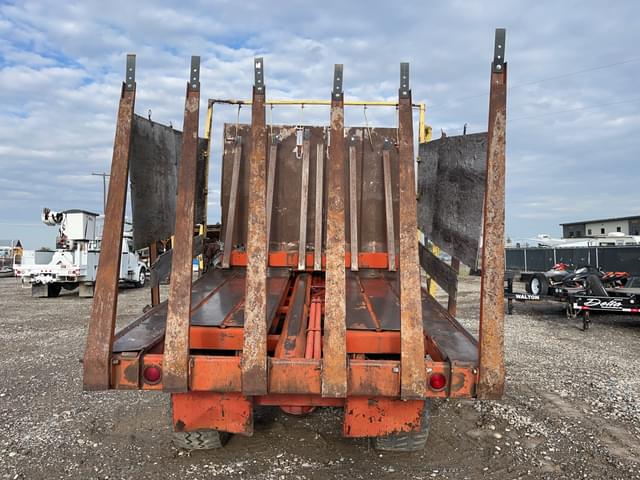 Image of New Holland 1049 equipment image 3