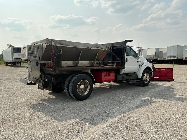 Image of Ford F-650 equipment image 4