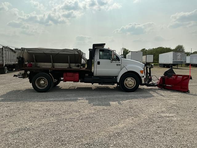 Image of Ford F-650 equipment image 3