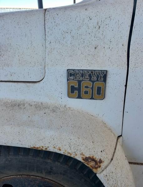 Image of Chevrolet C60 equipment image 4