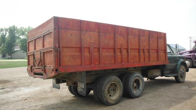 Image of Chevrolet 50 equipment image 2