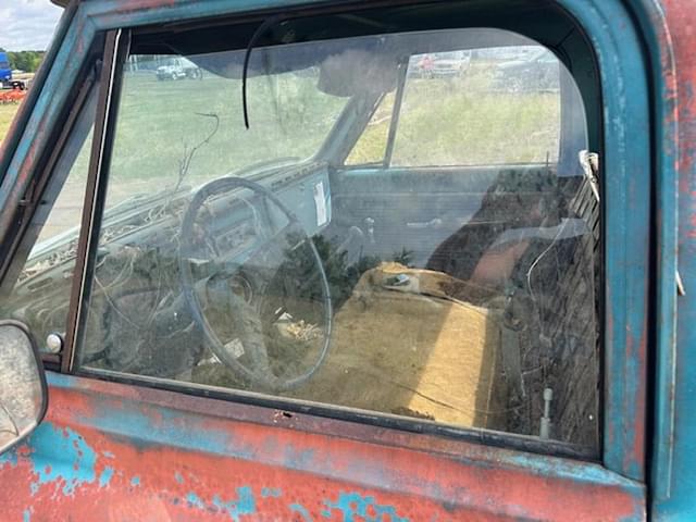 Image of Chevrolet C10 equipment image 4