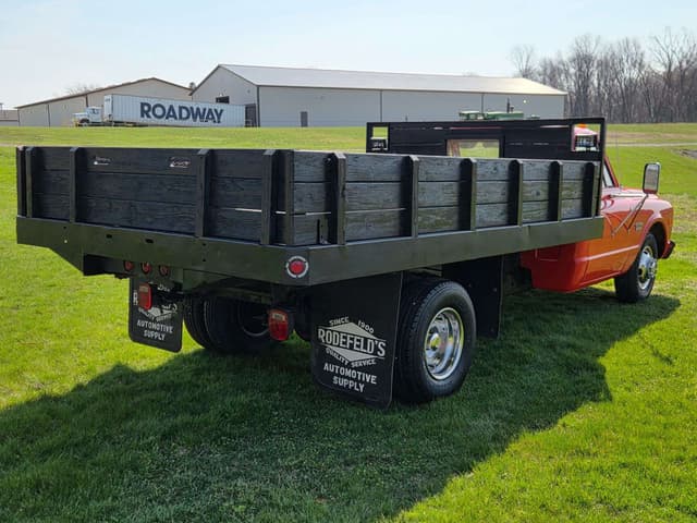 Image of Chevrolet C30 equipment image 3