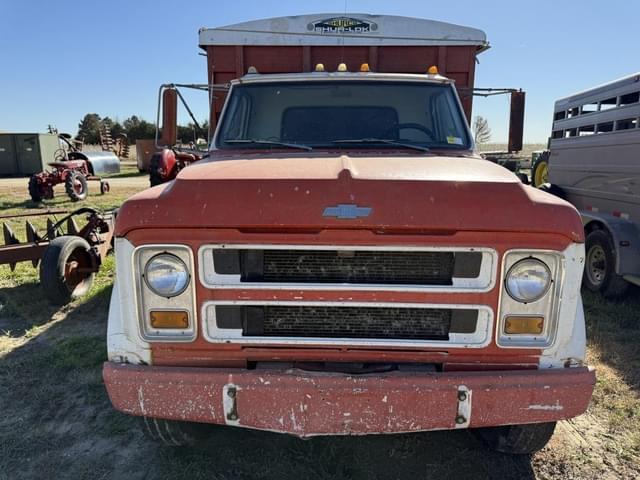 Image of Chevrolet C60 equipment image 1