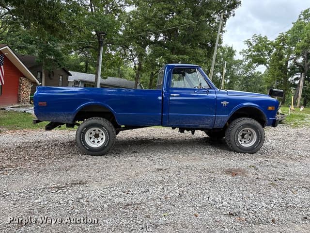 Image of Chevrolet K10 equipment image 3