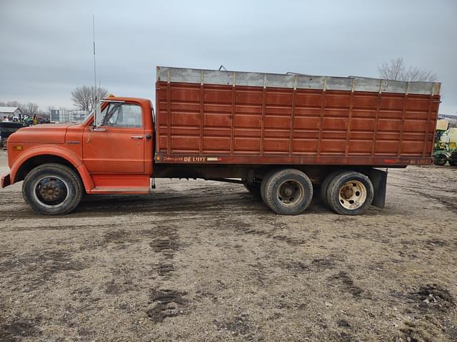 Image of Chevrolet C50 equipment image 1