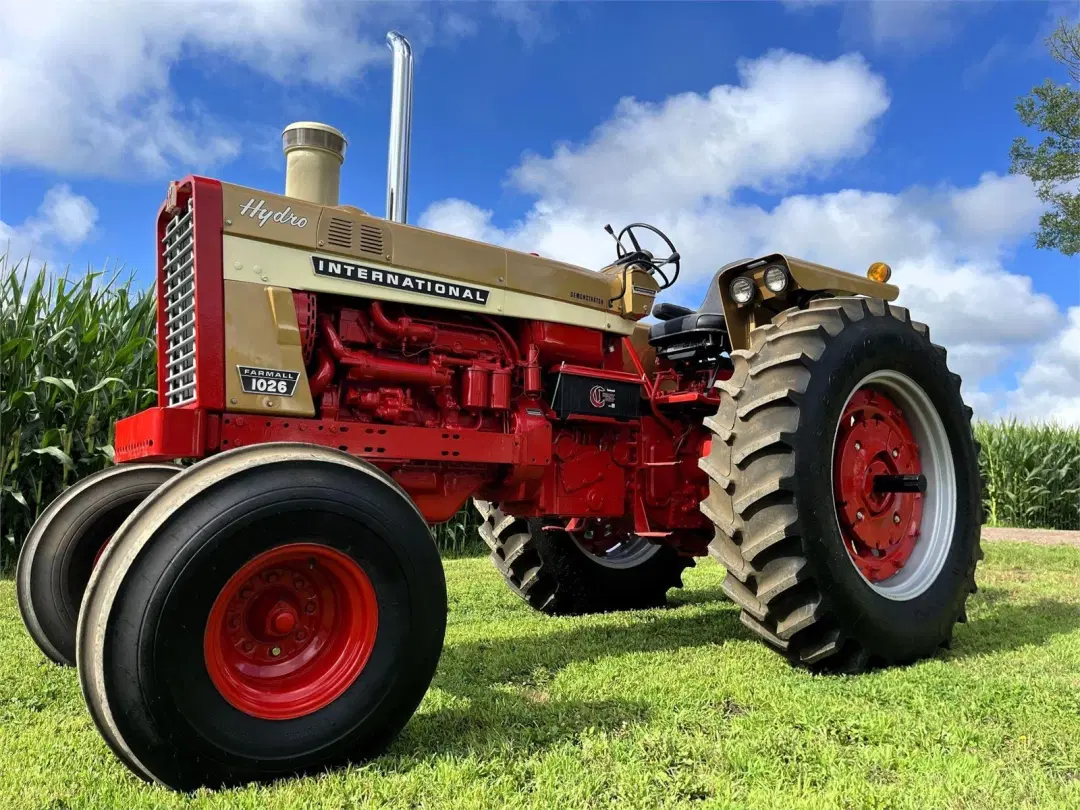 Image of Farmall 1026 Primary image