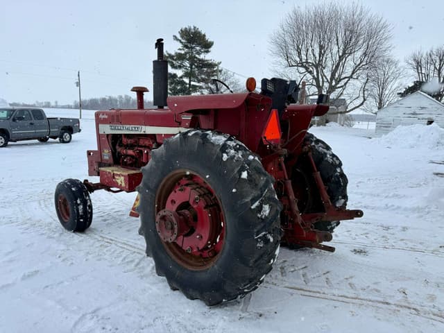 Image of Farmall 1026 equipment image 2