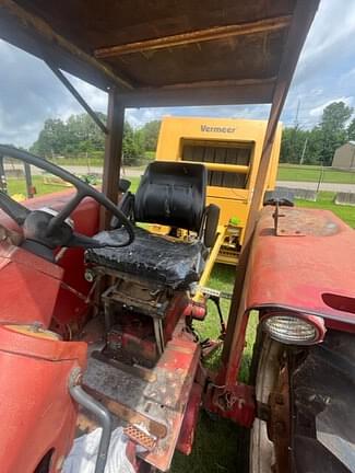 Image of Farmall 806 equipment image 3