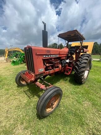 Image of Farmall 806 equipment image 1