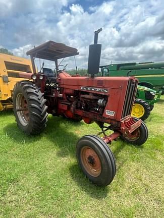 Image of Farmall 806 Primary image