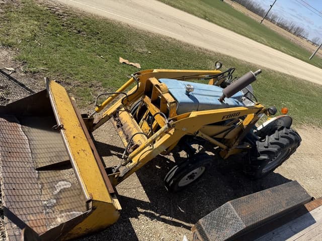 Image of Ford 2000 equipment image 4