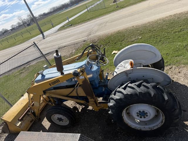 Image of Ford 2000 equipment image 3