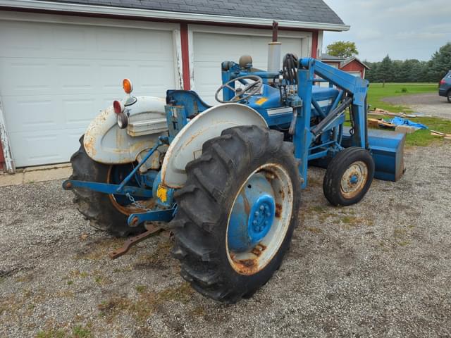 Image of Ford 2000 equipment image 1