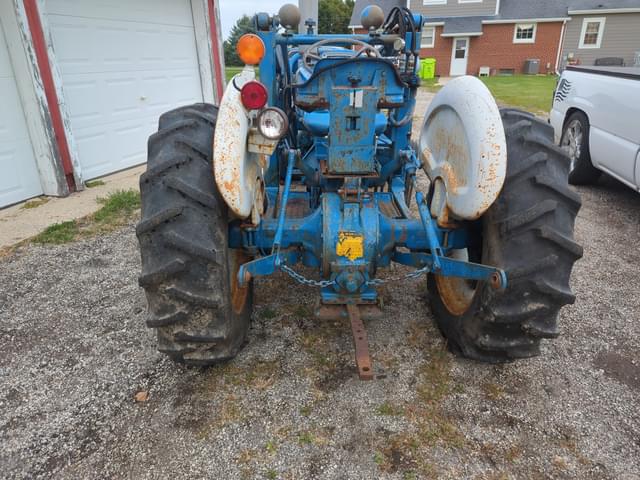 Image of Ford 2000 equipment image 2