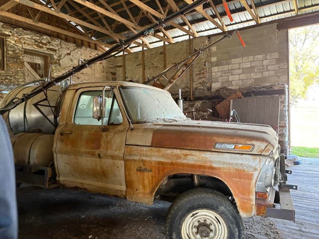 Image of Ford F-250 equipment image 3