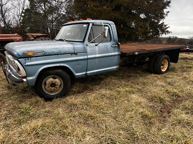 Image of Ford F-350 equipment image 3