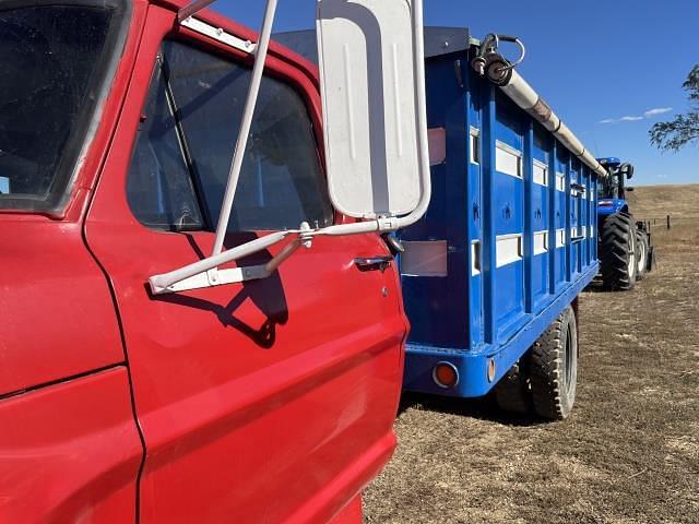 Image of Ford F-600 equipment image 3