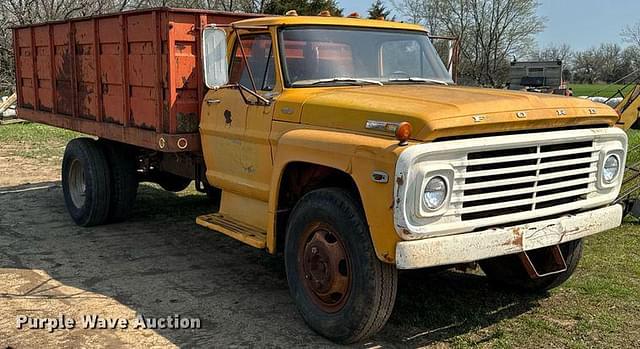 Image of Ford 600 equipment image 2