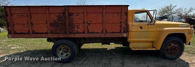 Image of Ford 600 equipment image 3