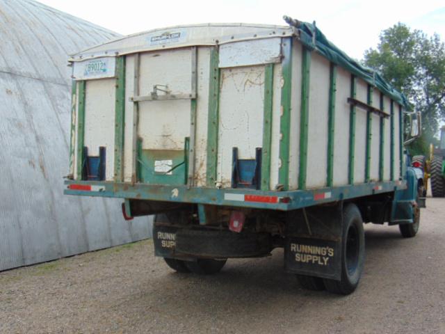 Image of Ford 600 equipment image 3