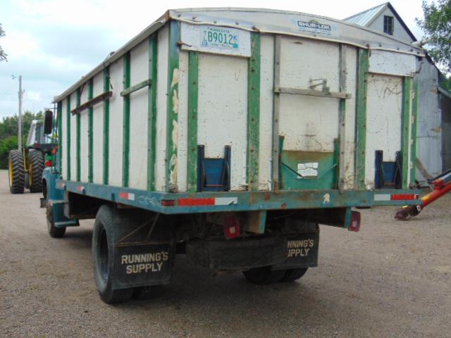 Image of Ford 600 equipment image 4