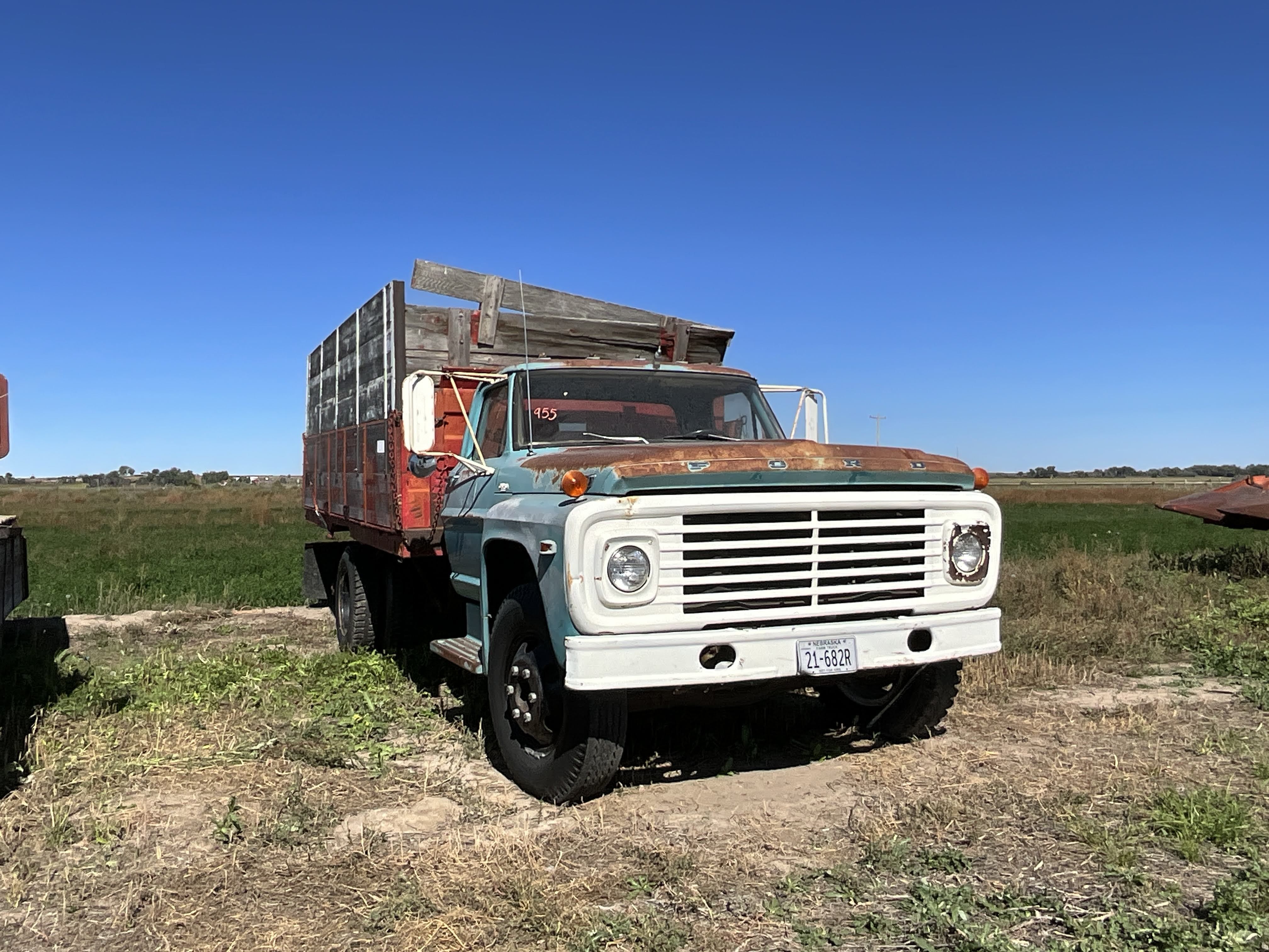 1970 Ford F-600 Equipment Image0