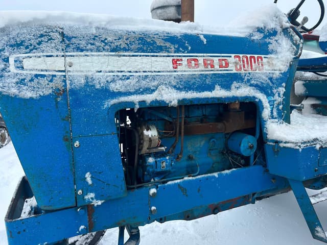 Image of Ford 8000 equipment image 4