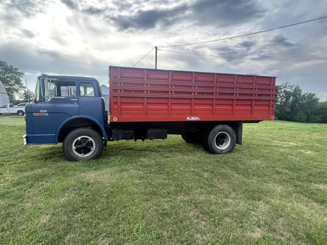 Image of Ford C750 equipment image 3