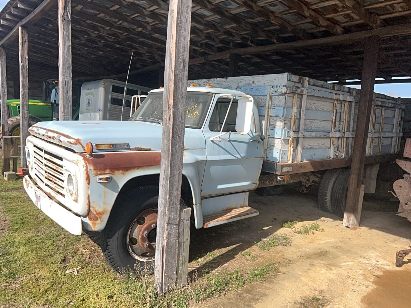 1970 Ford F-600 Equipment Image0