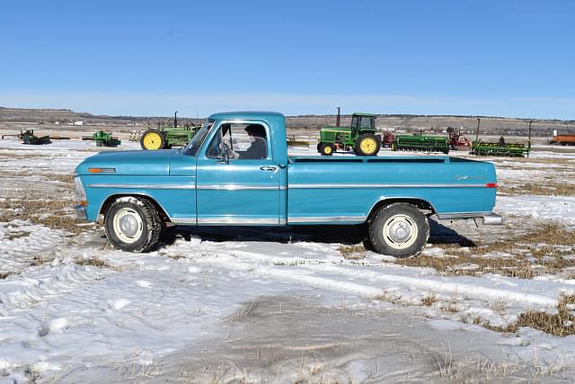 Image of Ford F-100 equipment image 1