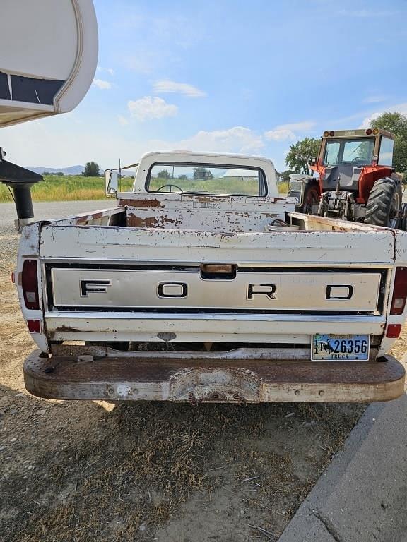 Image of Ford F-250 equipment image 2