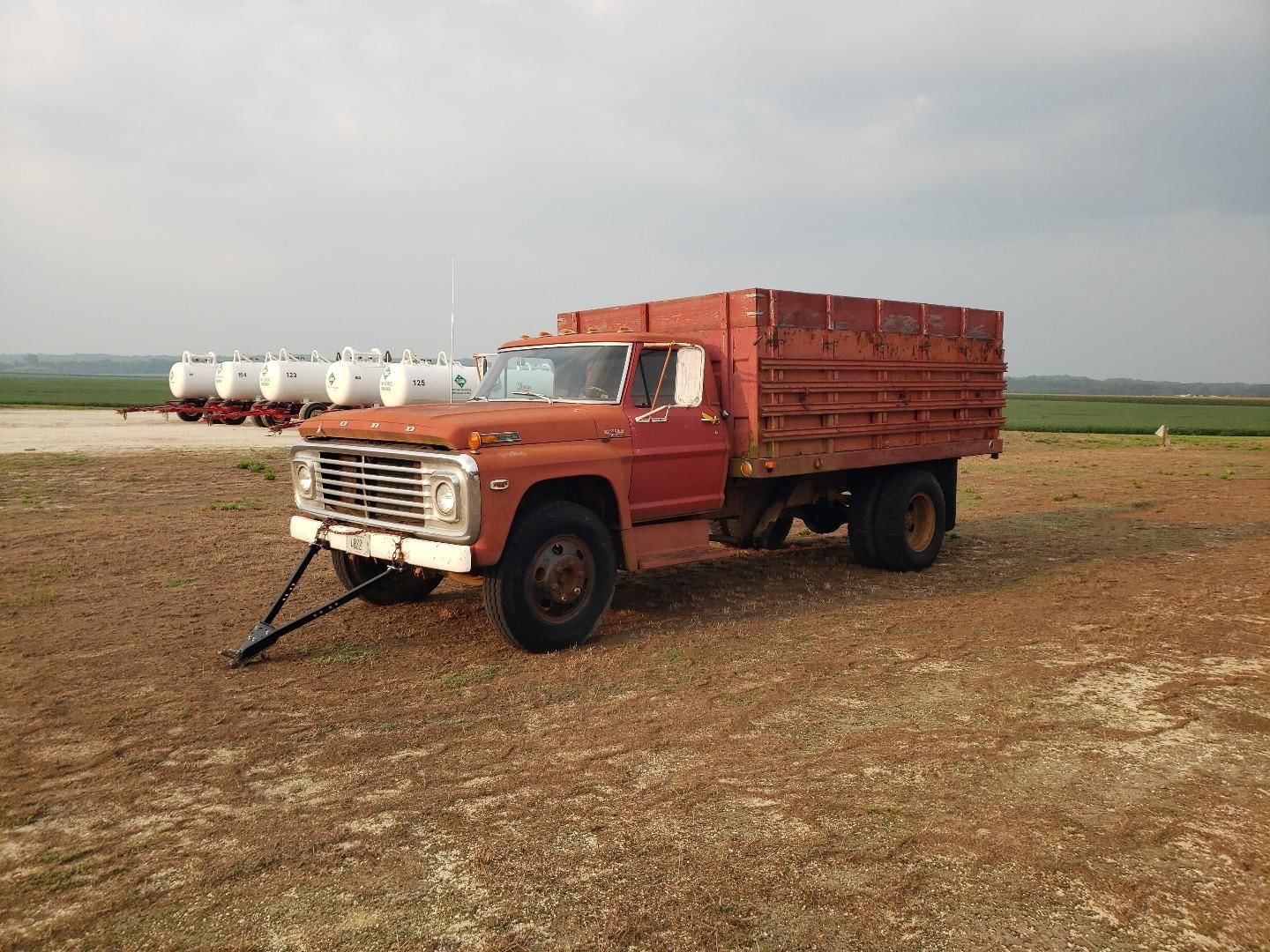 1970 Ford F-600 Equipment Image0
