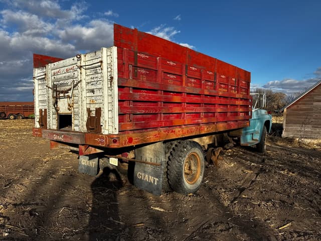 Image of Ford F-600 equipment image 4