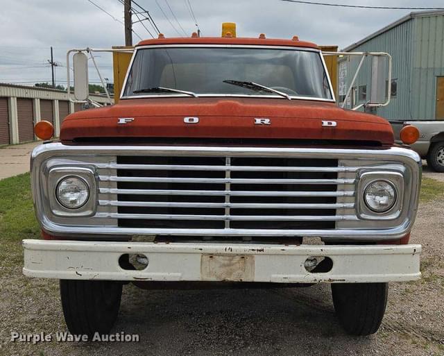 Image of Ford F-750 equipment image 1
