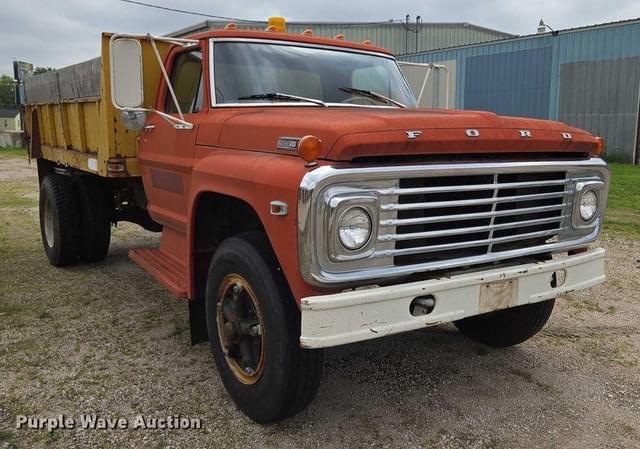 Image of Ford F-750 equipment image 2